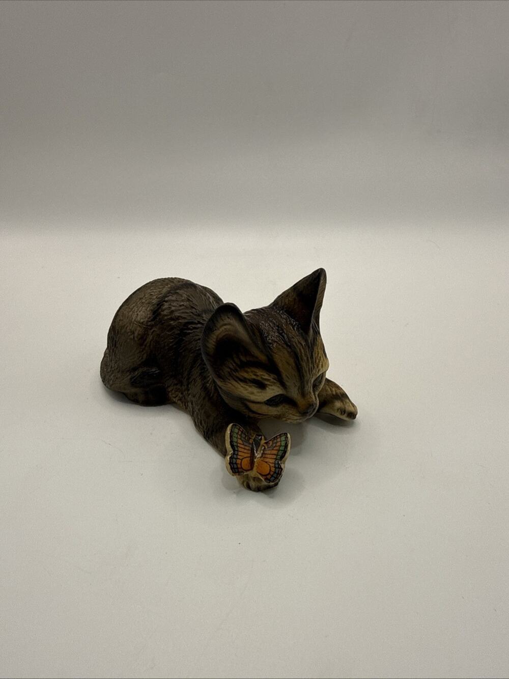 Harvey Knox cat lying down with orange butterfly C001E Japan rare